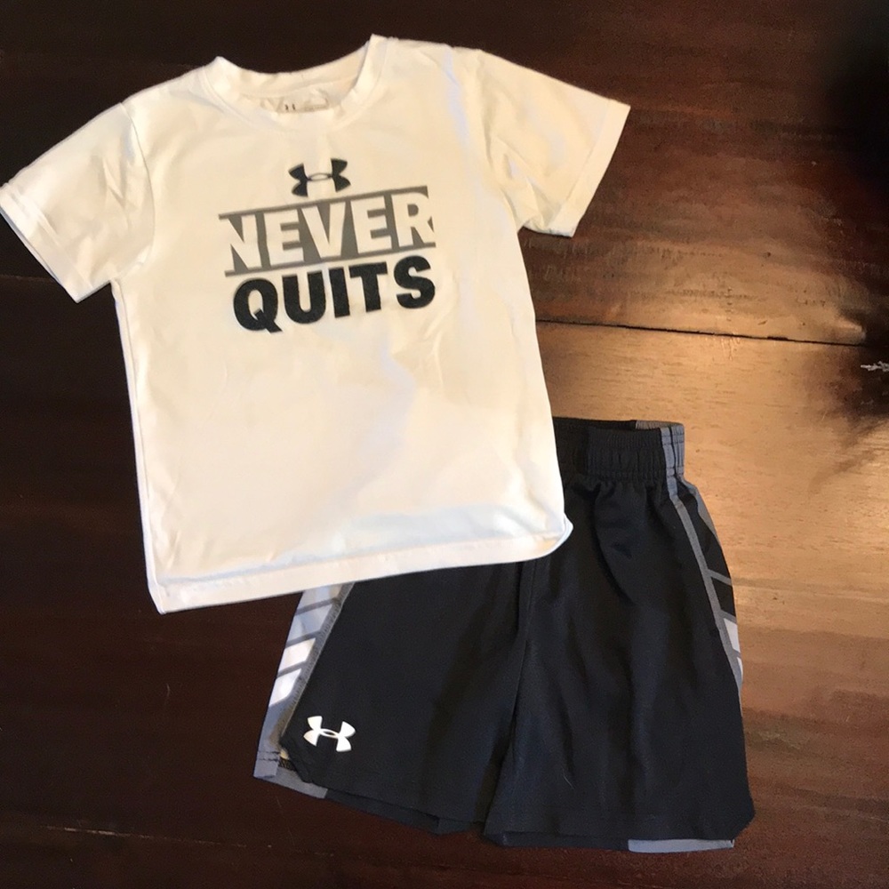 Under Armour Shirt/Short Set